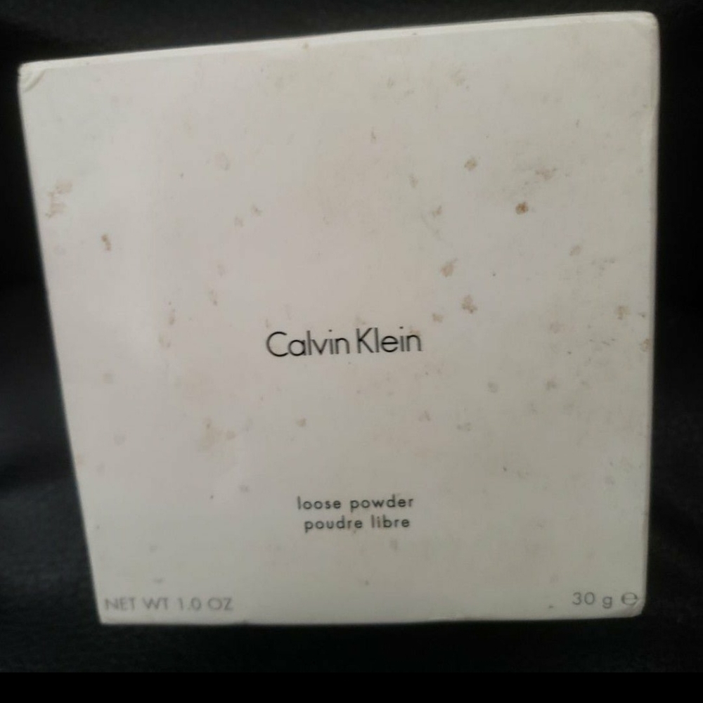 Calvin Klein Loose Powder - Picture 3 of 5